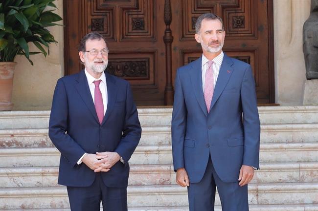 Rajoy y el Rey se reúnen en Marivent | CASA REAL ep rajoyreyreunenmarivent