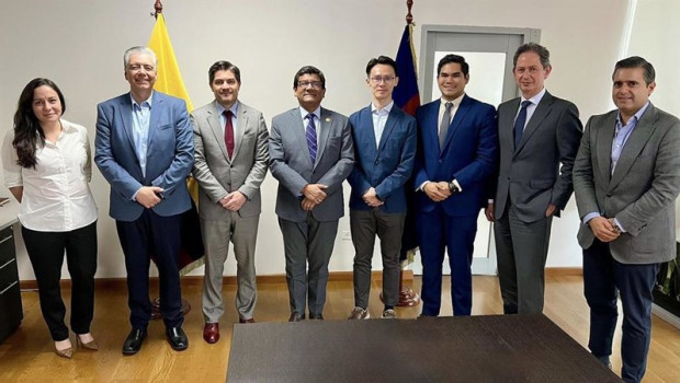 ep representantes de temu y del gobierno de ecuador