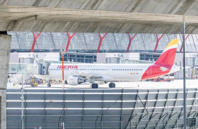 ep un avion de iberia en imagen de archivo