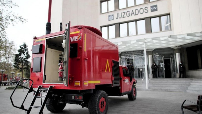 ep un camion de militares de la ume situado en plaza castilla