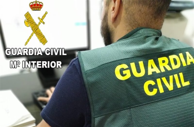 ep agente de la guardia civil en una imagen de archivo ep agente de la guardia civil en una imagen de archivo