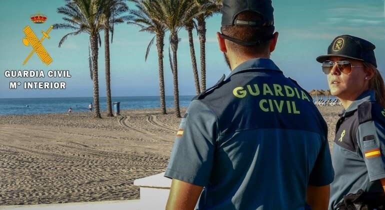 ep agentes de la guardia civil en roquetas de mar almeria ep agentes de la guardia civil en roquetas de mar almeria