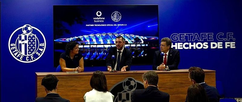 ep archivo   de izquierda a derecha la directora de soluciones de negocio de vodafone empresas nerea