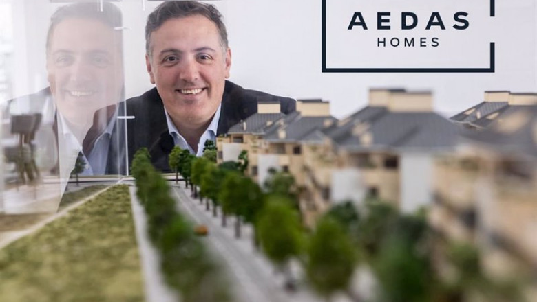 ep archivo el consejero delegado de aedas homes david martinez posa delante del logo de la empresa ep archivo el consejero delegado de aedas homes david martinez posa delante del logo de la empresa