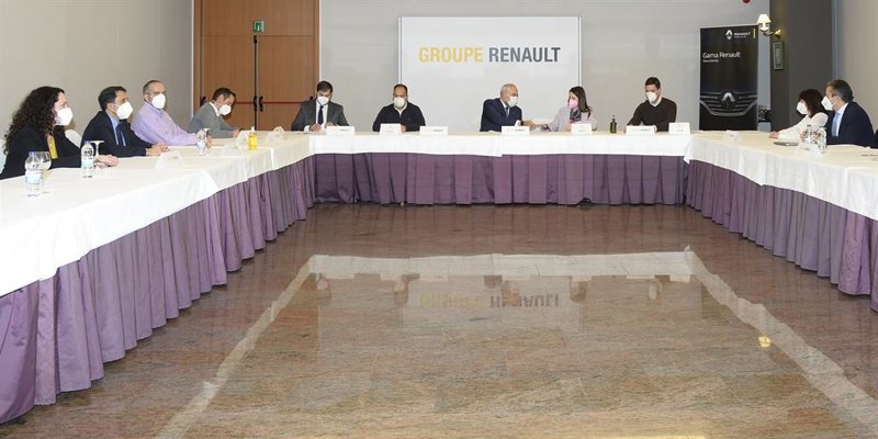 ep archivo   firma del acuerdo de convenio colectivo 2021 2024 entre la direccion de renault espana