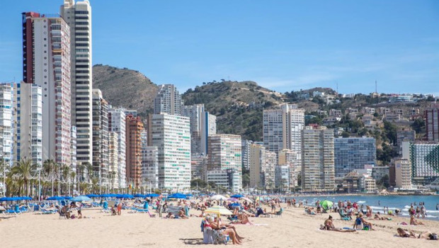 ep archivo   numerosas personas toman el sol y se banan en la playa de poniente a 11 de marzo de