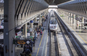 ep archivo   pasajeros en la estacion ferroviaria de santa justa con el panel de horarios de los