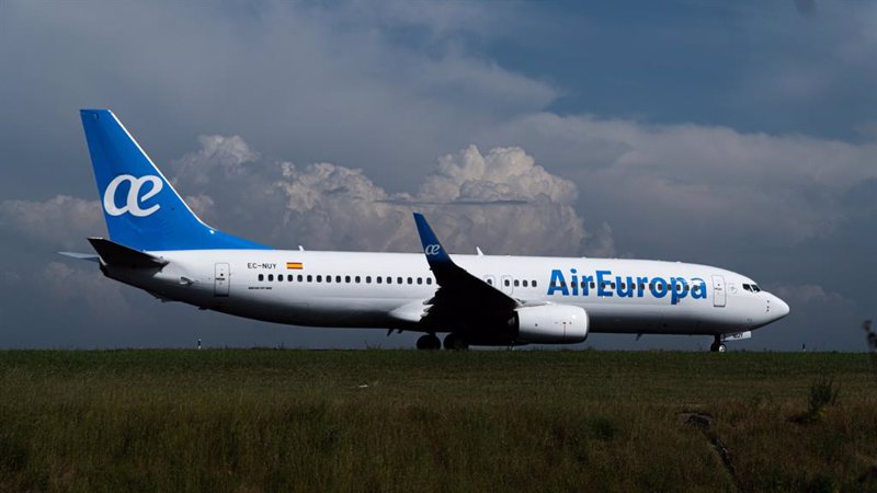 IAG cederá el 52% de las rutas de Air Europa para que Bruselas apruebe la compra