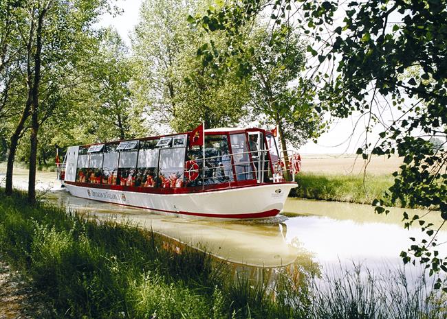 Barco Canal De Castilla | EUROPA PRESS - Archivo ep barco canalcastilla