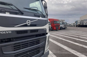 ep camiones aparcados en un centro de trabajo de cantabria