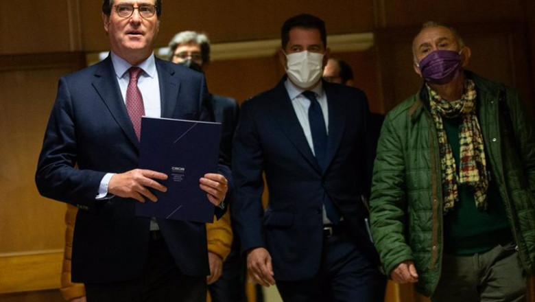 De izda a dcha: el presidente de CEOE, Antonio Garamendi; el presidente de Cepyme, Gerardo Cuerva, y el secretario general de UGT, Pepe Álvarez | Isabel Infantes - Europa Press ep de izda a dcha el presidente de ceoe antonio garamendi el presidente de cepyme gerardo cuerva y