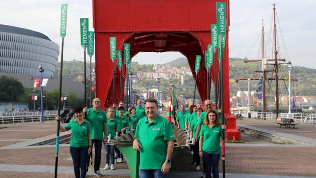 ep el candidato del pnv por bizkaia al congreso de los diputados al frente de la trainera con el