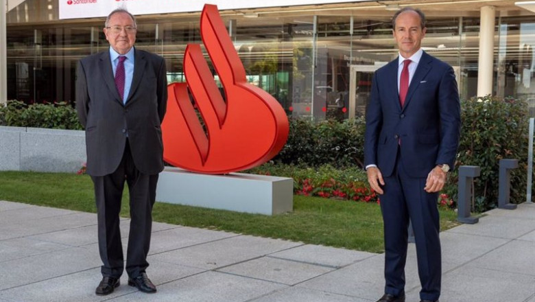 El presidente de la Cámara de Comercio de España, José Luis Bonet, y el CEO de Sanrtander España, Rami Aboukhair. | BANCO SANTANDER/CÁMARA DE COMERCIO ep el presidente de la camara de comercio de espana jose luis bonet y el ceo de sanrtander espana