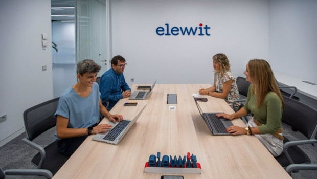 ep elewit entra en el capital de unusuals compania de ia para las industrias electrica y ferroviaria