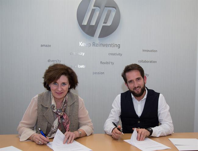 Helena Herrero (HP) y Raúl Berdones (Secuoya) firman un acuerdo de colaboración | SECUOYA ep helena herrero hp y raul berdones secuoya firmanacuerdocolaboracion