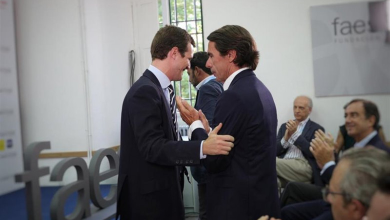 ep i-d el presidente del partido popular pablo casado y el expresidente del gobierno jose maria