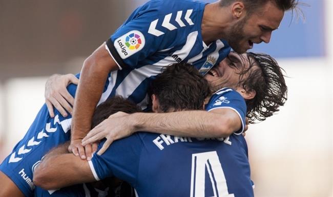 Jugadores del Lorca celebran un gol en la primera jornada liguera | LALIGA ep jugadoreslorca celebrangolla primera jornada liguera
