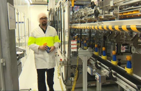 ep la fabrica de nivea en tres cantos madrid produce y dona 5000 botellas diarias de soluciones