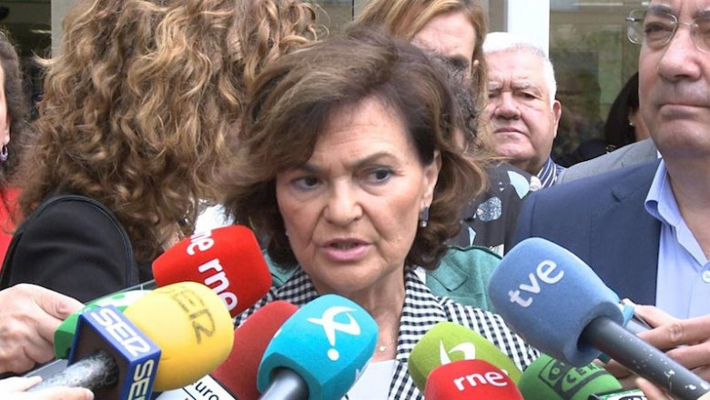 ep la vicepresidenta del gobierno carmen calvo atiende a los medios tras visitar la asociacion