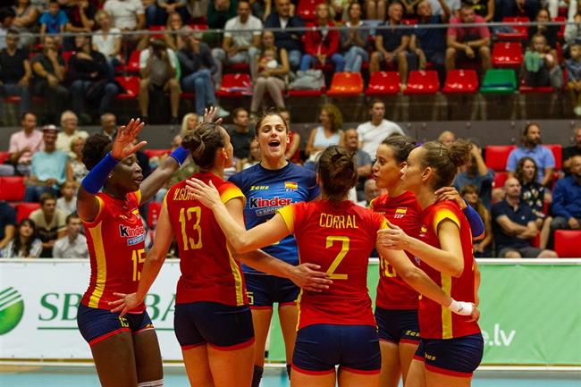 ep las jugadorasla seleccion espanola femeninavoleibol celebranpunto