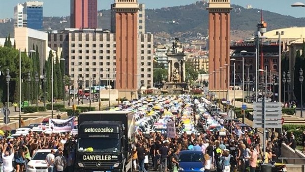 ep manifestacio de cotxes dautoescolabarcelona