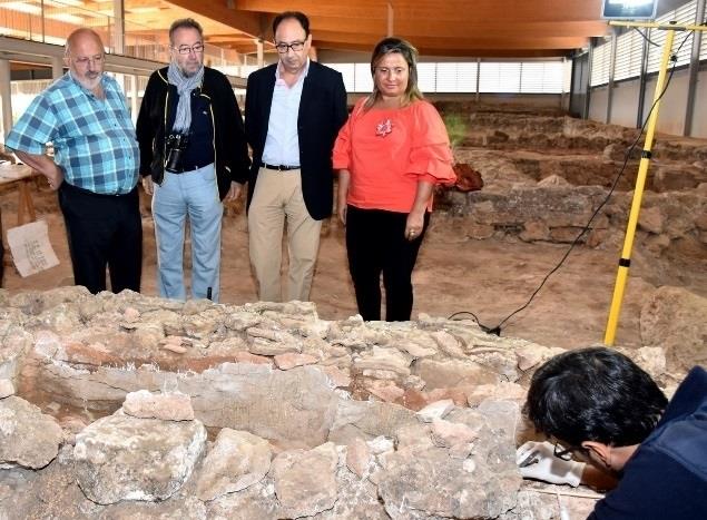 Manuel López, segundo por la derecha, en su visita a la villa. | JUNTA DE CYL. ep manuel lopez segundola derecha envisitala villa