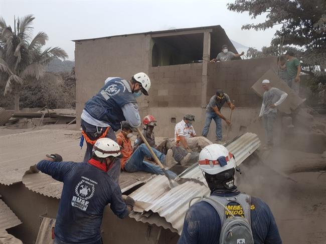 Miembros de Bomberos Unidos sin Fronteras, en Guatemala. | BUSF ep miembrosbomberos unidosfronteras en guatemala