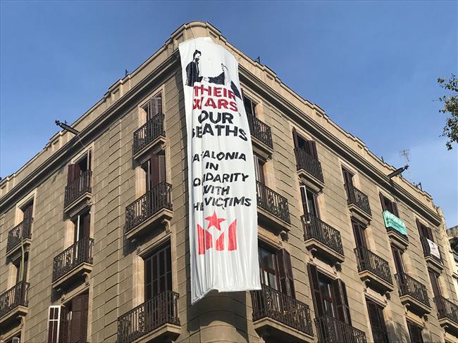 ep pancartainglesrey1r aniversario17a la rambla