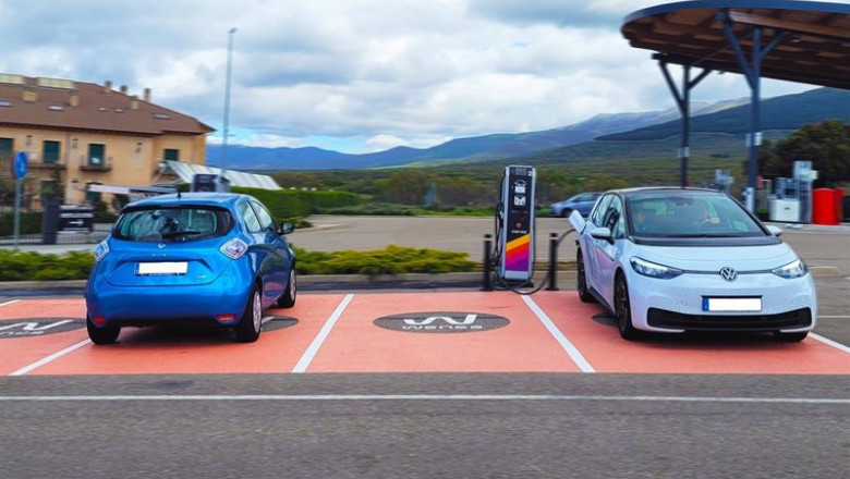 Punto de carga de coches eléctricos. | IDONEO Y WENEA ep punto de carga de coches electricos