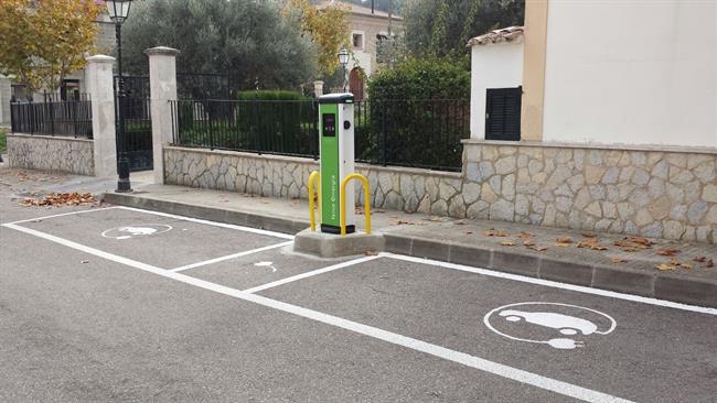 Punto de recarga para vehículos eléctricos de Feníe Energía | FENÍE ENERGÍA ep puntorecargavehiculos electricosfenie energia