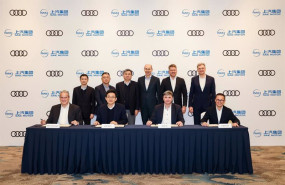 ep reunidos en la mesa para firmar el acuerdo y fortalecer la asociacion entre audi y saic