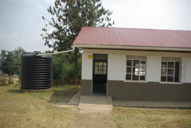 Tanque de agua instalado en Uganda por AUARA y El Ganso | AUARA ep tanqueagua instaladougandaauaraganso
