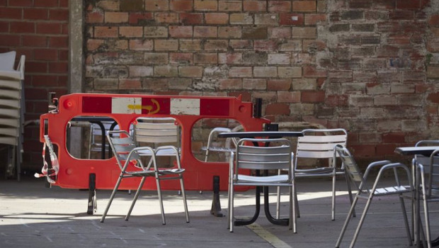 ep terraza vacia de un bar de la localidad de peralta en peralta navarra espana
