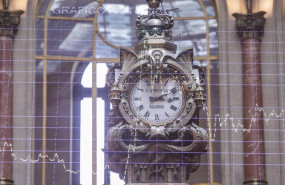 ep un reloj colocado en la bolsa de madrid ibex