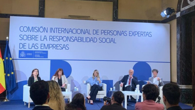 ep yolanda diaz presenta la comision de expertos en rseel reto es construir un modelo empresarial ep yolanda diaz presenta la comision de expertos en rseel reto es construir un modelo empresarial