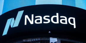 le logo du nasdaq est affiche sur le site du nasdaq market a times square a new york 