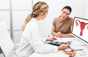 mujer en consulta mujer en consulta