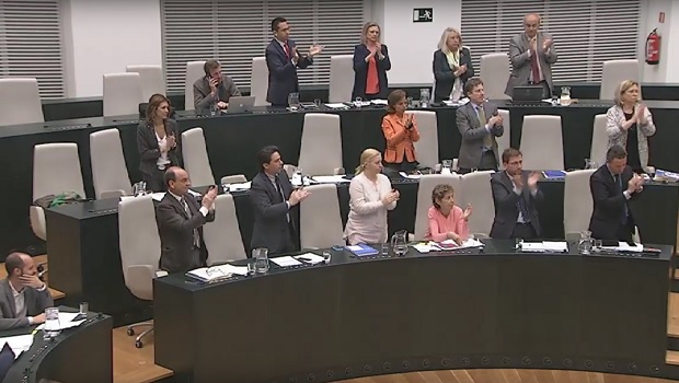 Aplausos del Grupo Popular en el Pleno del Ayuntamiento | AYUNTAMIENTO DE MADRID pleno ayuntamiento aplausos aguirre