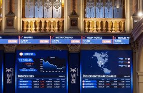 ep archivo   dos paneles del ibex 35 en el palacio de la bolsa de madrid a 4 de abril de 2025 en