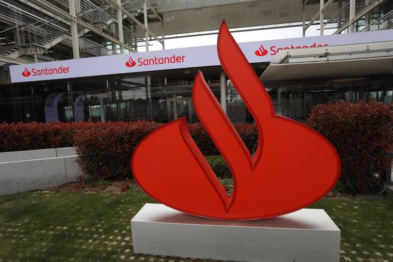 Santander anuncia el pago de un dividendo y un programa de recompra de acciones