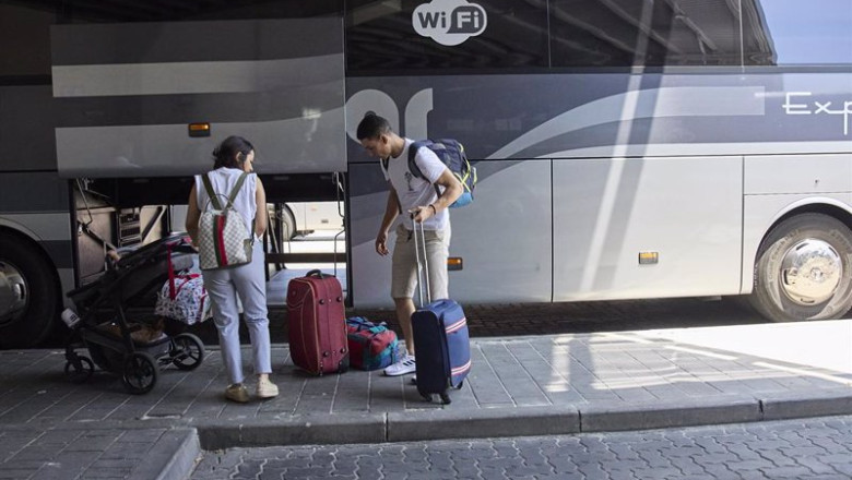 ep archivo   el autobus refuerza sus servicios en agosto para atender a 143 millones de viajeros