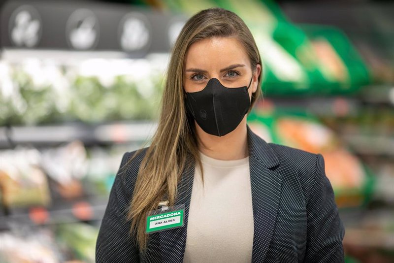 Mercadona invierte 5 millones en mascarillas corporativas reutilizables para su plantilla