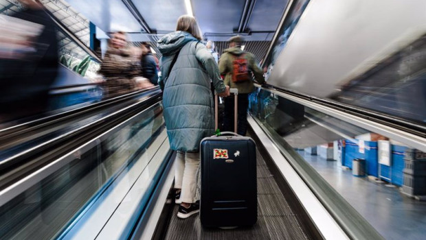 ep archivo   pasajeros en la estacion de tren de atocha en madrid espana