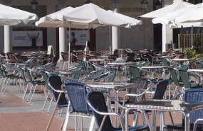 ep archivo   terrazas de bares vacias en la plaza mayor de valladolid castilla y leon espana