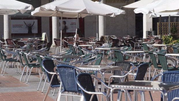 ep archivo   terrazas de bares vacias en la plaza mayor de valladolid castilla y leon espana