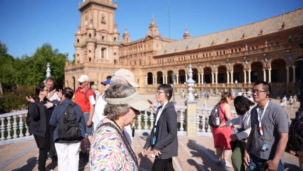 ep archivo   turistas pasean por la plaza de espana a 10 de mayo de 2024 en sevilla andalucia espana