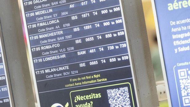 ep archivo   una pantalla informativa en el aeropuerto adolfo suarez madrid barajas a 1 de agosto de