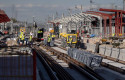 ep archivo   varios obreros trabajan en las obras de la estacion de chamartin