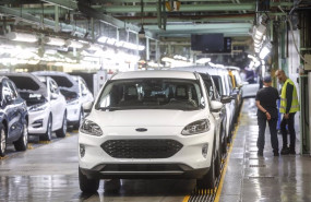 ep archivo   varios vehiculos en la fabrica de ford en almussafes