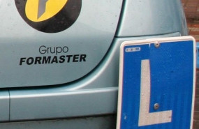 ep coche de practicas de autoescuela